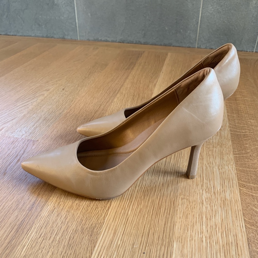 Beige leather Nordstrom Rack size 8